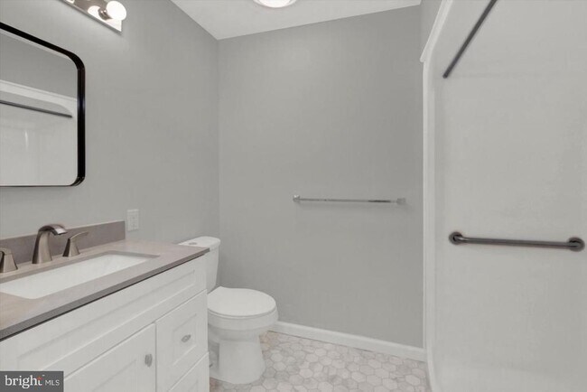 Building Photo - 2406 Ellsworth Way