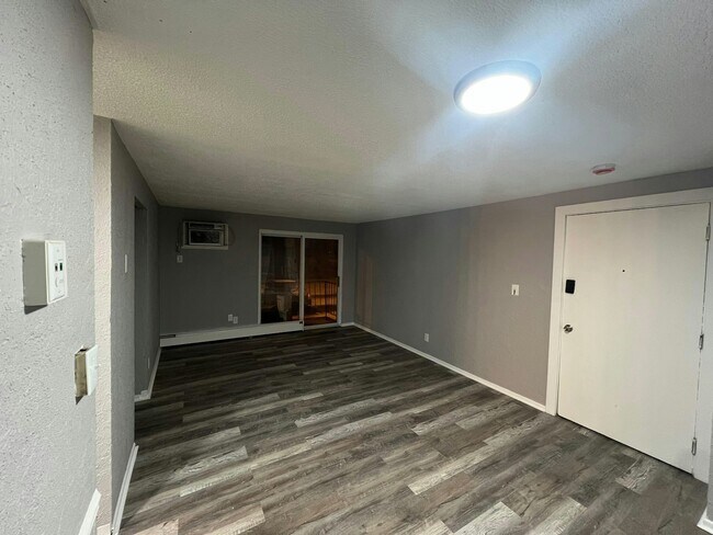 Building Photo - 13430 Euclid Ave