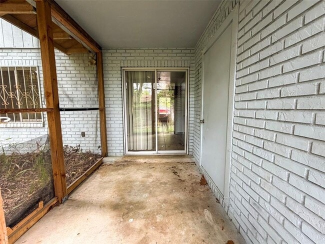 Building Photo - 1048 SW 6th Dr