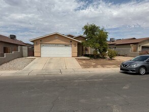 Building Photo - Casa en San Luis AZ with included utilitie...