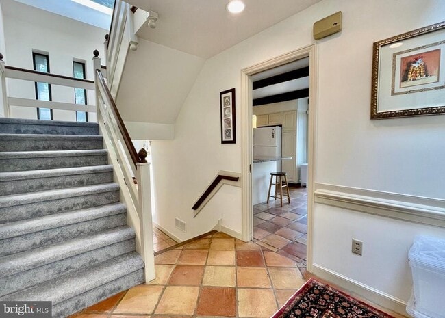 Building Photo - 19 Sugar Knoll Dr