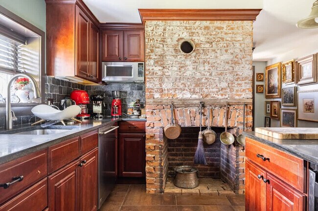 Building Photo - 15 Ferry St