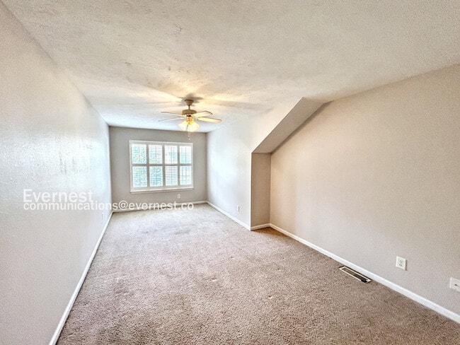 Building Photo - 102 Antler Ridge Cir