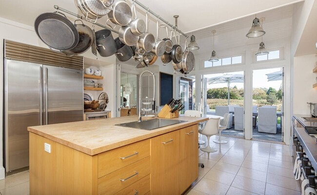 Building Photo - 480 Captains Neck Ln