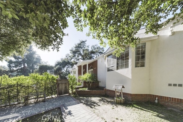 Building Photo - 2255 E Chevy Chase Dr