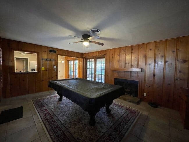 Building Photo - 1004 Cottonwood St