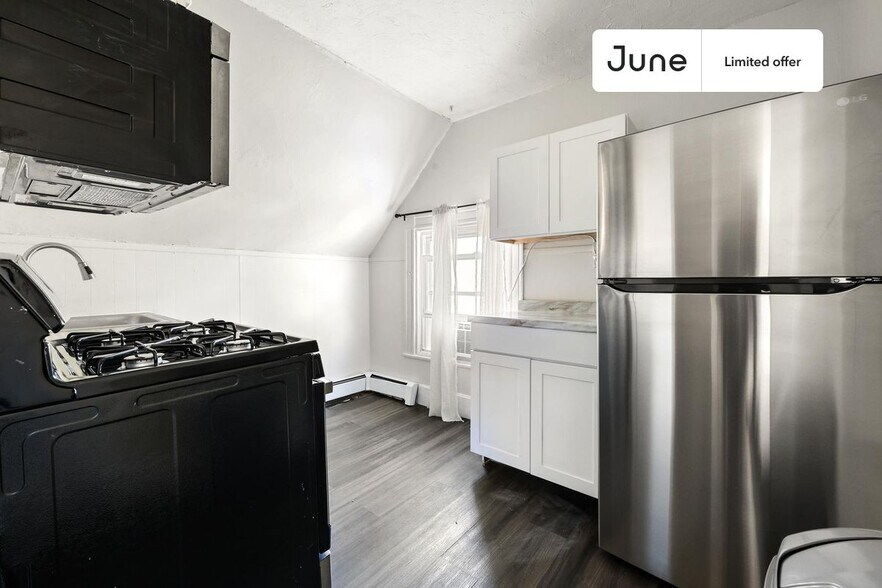 Primary Photo - 274 Seaver St