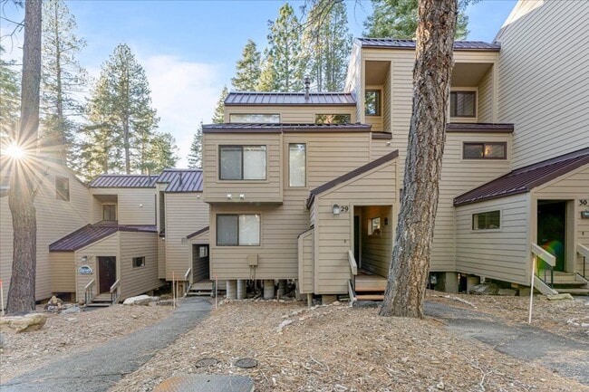 Building Photo - SKI LEASE:  Updated Townhome in Wooded, Central North Lake Location!