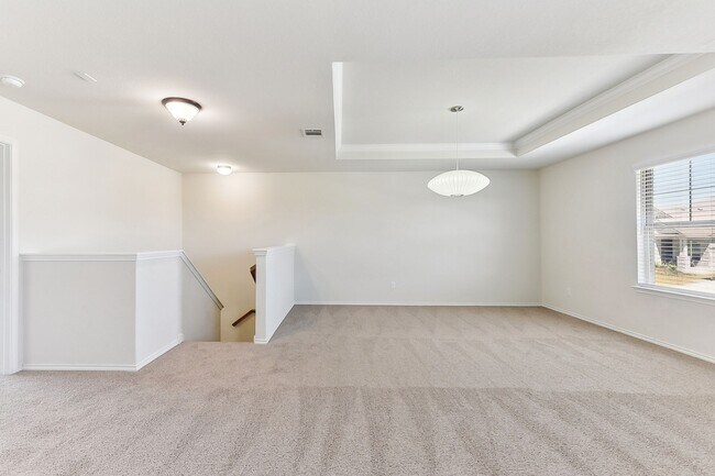 Building Photo - 600 Saturnia Dr