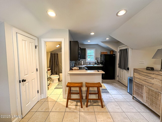 Building Photo - 6 Carolina Village Cir