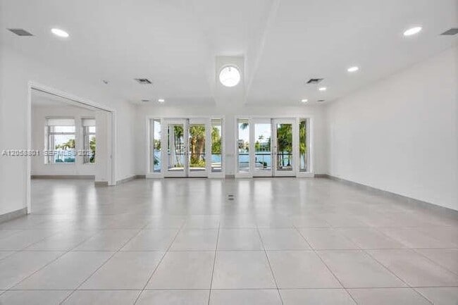 Building Photo - 621 N Mashta Dr