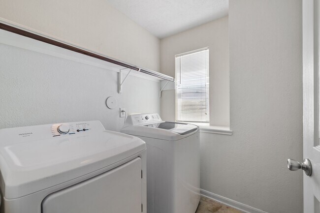 Building Photo - 2715 Skyview Knoll Ct