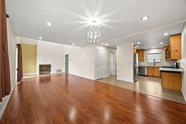 Building Photo - 22663 Vermont St