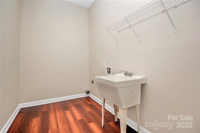 Building Photo - 311 Palmerston Ln