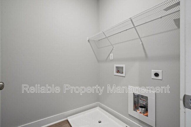 Building Photo - 41 N Laird Dr