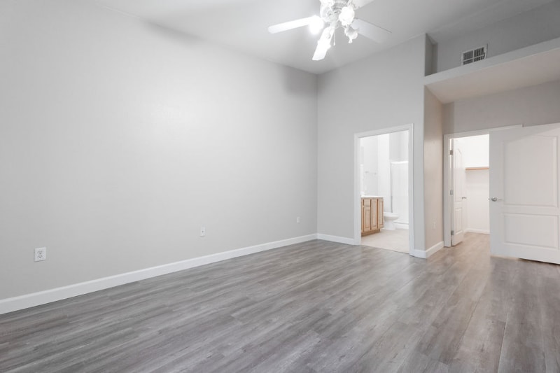 Building Photo - 2305 W Horizon Ridge Pkwy