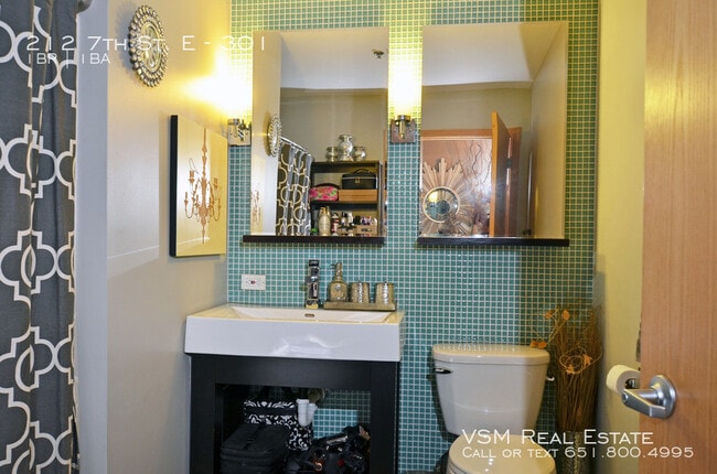 Building Photo - 212 7th St E