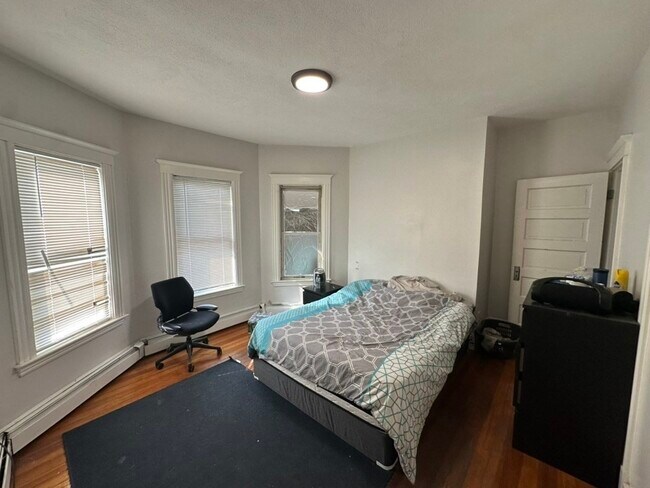 Building Photo - 765 Broadway