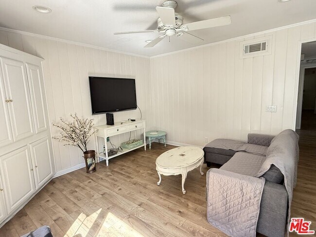 Building Photo - 30556 Rainbow View Dr