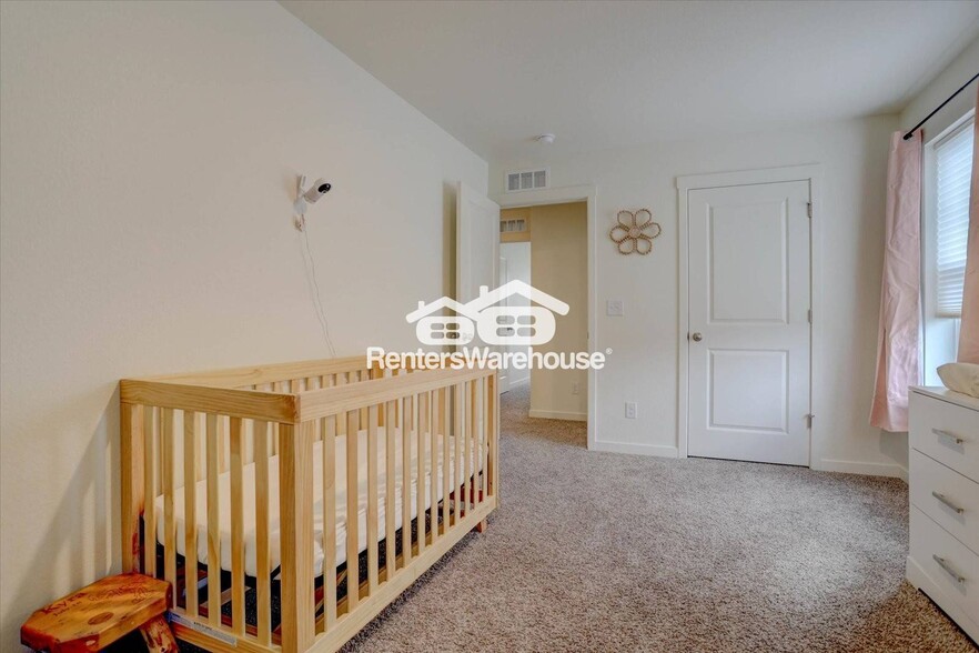 Building Photo - 2042 Rosette Ln