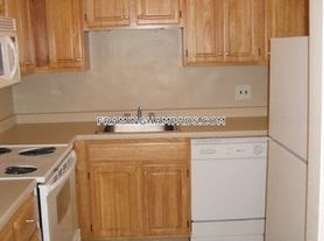 Building Photo - 2 bedroom Rt-9 Framingham
