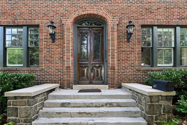 Building Photo - 635 Bonaventure Ave NE