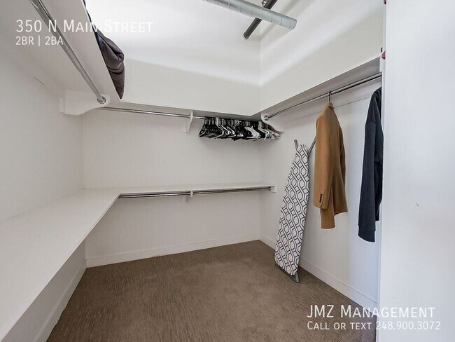 Building Photo - 350 N Main St