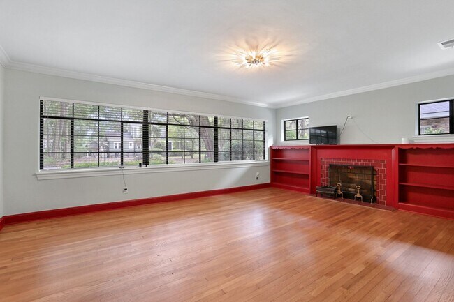 Building Photo - Renovated 3BR / 2BA Home for Rent on Gordonston Ave
