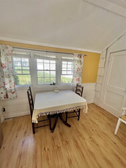 Building Photo - 28 W Shore Rd