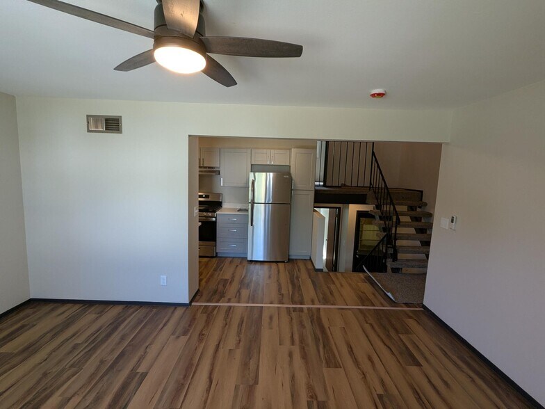 Building Photo - 645 Easton Pky