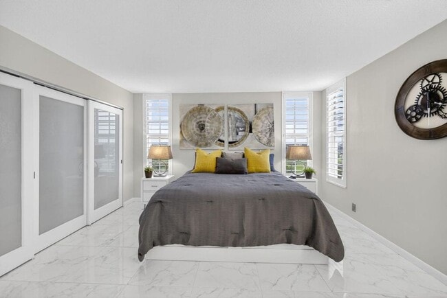 Building Photo - 3091 N Course Dr