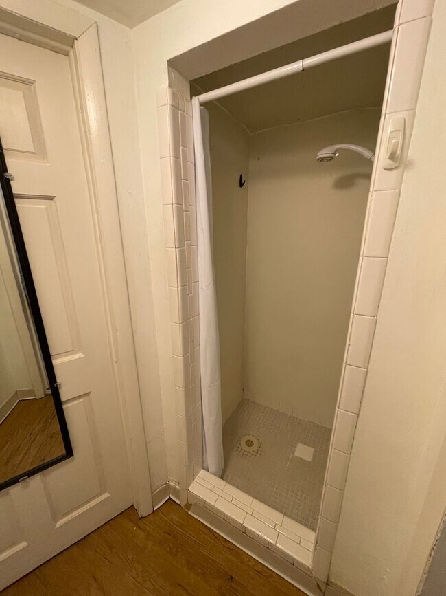 Building Photo - MM1938