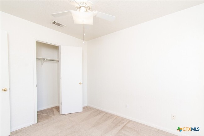 Building Photo - 2900 Southhill Dr