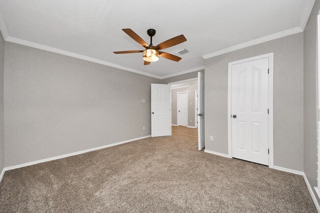 Building Photo - 1410 Long View Dr