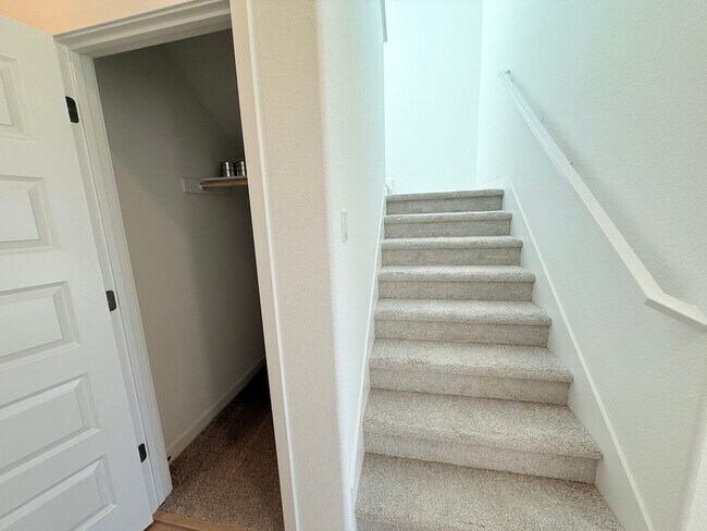 Building Photo - 10370 Bayson Wy