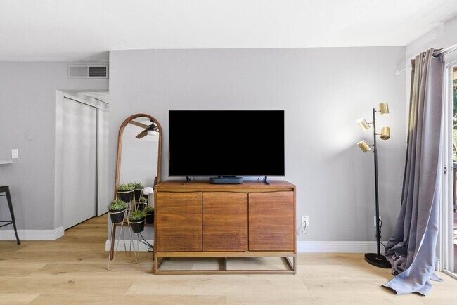 Building Photo - 6202 Friars Rd