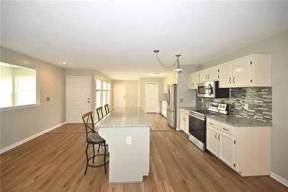 Building Photo - 1102 Hampton Dr