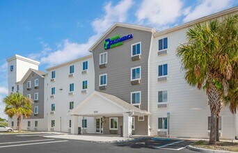 Building Photo - Furnished Studio-Fort Myers - Northeast