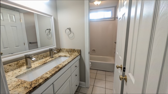 Building Photo - 527 Competition Rd