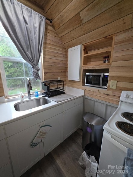 Building Photo - 820 Clearview Rd