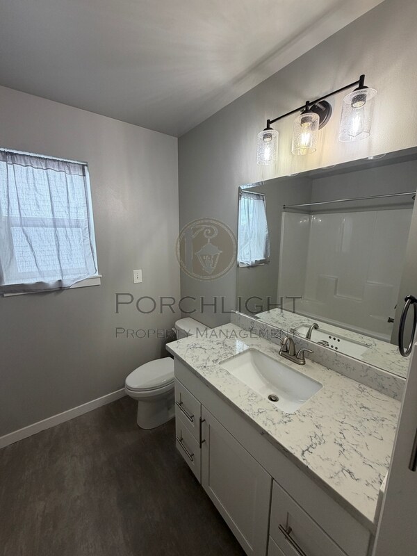 Building Photo - 2102 Snowbush St