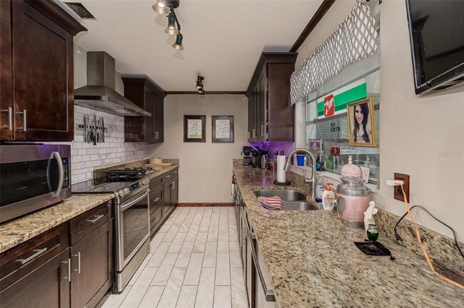 Building Photo - 2 Lake Thomas Dr