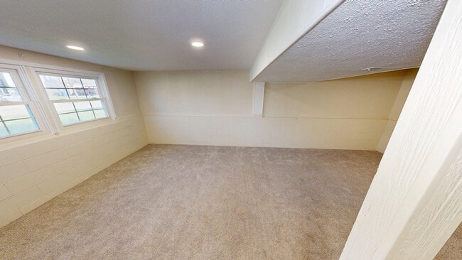 Building Photo - Updated 3 Bedroom McDonald Home For Rent