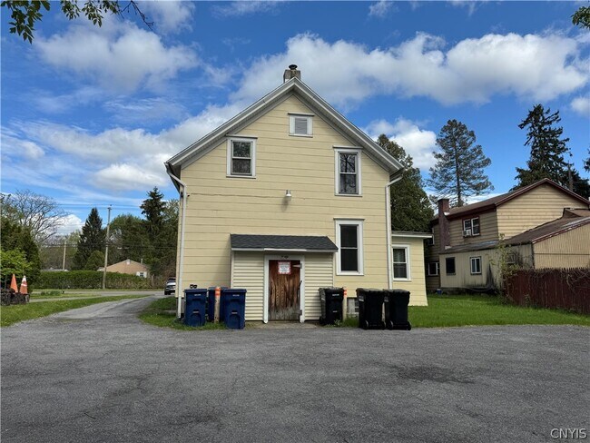 Building Photo - 1714 Valley Dr