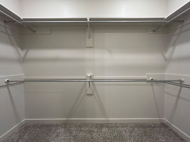 Building Photo - A 2 Bedroom, 2 Bath waiting to be called y...