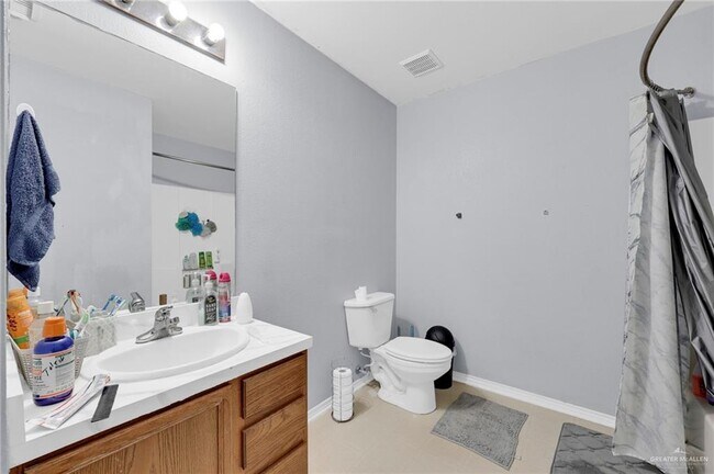 Building Photo - 3806 View Point Dr