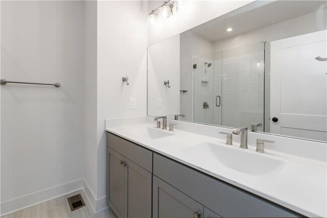 Building Photo - 964 N Circle Dr NW