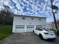 Building Photo - 272 River Rd