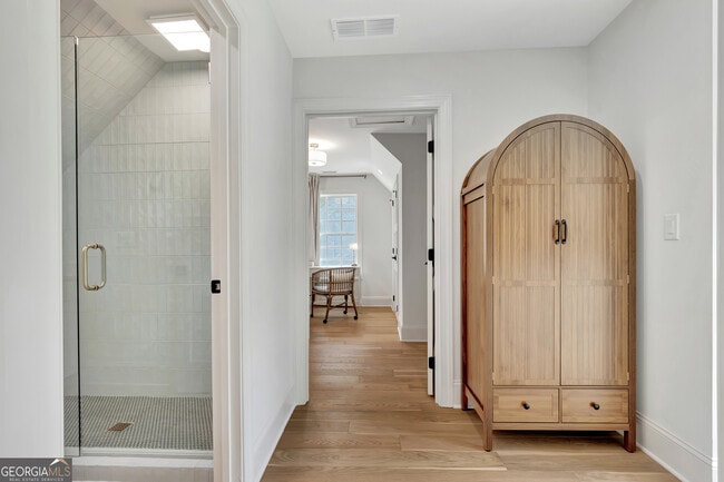 Building Photo - 11 Bourbon St