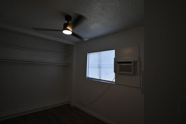 Building Photo - 378 N 13th St